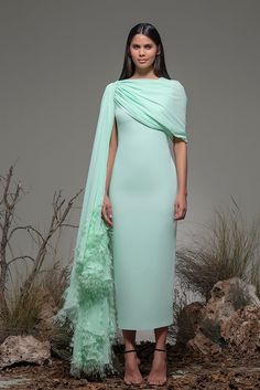 Cape included midi dress - HerTrove Isabel Sanchis, Thai Costume, Dress Name, Elegant Outfit Classy, Minty Fresh, Long Sleeve Evening Dresses, Couture Mode, Long Sleeve Gown, Column Dress