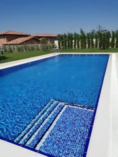 an empty swimming pool in the middle of a yard