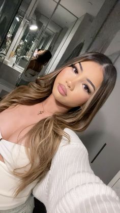 Costume Baddie Ideas, Picked Up Hairstyles, Blonde Balayage Wavy Hair, Latina With Blonde Hair, Birthday Makeup Looks Natural, Blonde Hair On Mexican Women, Latina Blonde Hair Olive Skin, Fall Outfits Latina, Latina Hairstyle