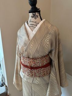 A beautiful Nagoya silk obi for semi formal and casual occasion.   Good used condition (grade B).  This obi is a little shorter than an average obi.  recommend to use kimono clips to tie it. kimono and other accessories are not included but can be purchased separately. 名古屋帯 正絹 Elegant Kimono With Kimono Sleeves For Tea Ceremony, Elegant Long Kimono For Tea Ceremony, Ceremonial Long Elegant Kimono, Japanese Obi, Nagoya, Women's Costumes, Semi Formal, Silk, Clothes For Women