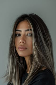 Covering up those stubborn grays can be done in many beautiful ways. Our blog post shares 58 ideas for how you can hide gray hair with subtle blonde highlights, ashy lowlights, or using blending techniques like ombre and balayage. Click to check out the article now or save this pin for later! Hide Gray Hair, Balayage Hair Copper, Subtle Blonde Highlights, Hair Highlights And Lowlights, Brunette Hair With Highlights