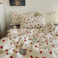 Classic Charm Red Hearts Bedding | Aesthetic Room Decor Cute Twin Bedding, Tan And Red Bedroom, Fun Duvet Covers, Red And Blue Room Decor, Trendy Duvet Covers, White And Red Bedroom Aesthetic, Cute Decor Pillows, Small Dorm Decor, Nyc Room Decor