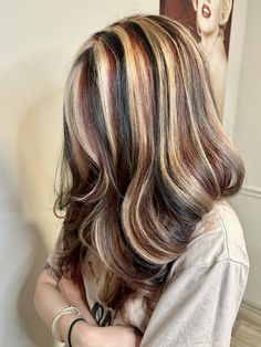 Coloured Chunky Highlights, Blonde Hair With Orange And Black Highlights, Southern Hair Color, Hair Color That Brings Out Brown Eyes, Cute Highlight Hairstyles, Chunky Multi Colored Highlights, Tri Color Hair Highlights Brunettes, Calico Skunk Hair, Multicolored Hair Highlights