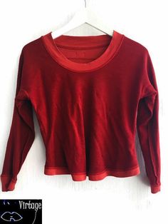 Levis engineered top long sleeve tshirt fitted anatomic cut red reversible size xs s Condition good slight marks of use White Ruffle Top, 80s And 90s Fashion, Vintage Sportswear, Sheer Material, Dress Purchase, Blouse Vintage, Long Maxi Dress, Stretchy Material, Womens Clothing Tops