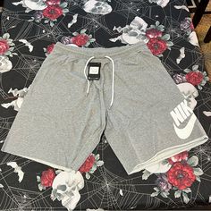 Brand New With Tags. - Rare 2017 Nike Ft Gx Sportswear Nsw Carbon Heather Gray Fleece Shorts In Mens Size Xxl. 100% Cotton. Wallet Pocket. Draw Strings. Retail: $60.00 Cotton Joggers For Workout During Sports Season, Sporty Gym Activewear With Drawstring, Nike Moisture-wicking Sweatpants, Sportswear Sweatpants With Drawstring For Sports, Sportswear Activewear With Drawstring For Workout, Athleisure Sweatpants With Drawstring For Sports, Comfortable White Sports Joggers, Drawstring Sportswear Activewear For Workout, Comfortable White Joggers For Sports