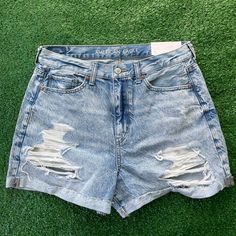 Nwt American Eagle Distressed Mom Jean Shorts That Are Perfect For Any Hot Day. Size 10 Women’s. Obx Clothes, Rome Outfits, 2024 Clothes, Jean Shorts American Eagle, Mom Jean Shorts, Dream Wishlist, Preppy Things, Bday List, American Eagle Mom Jeans