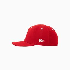 With New Era hats, light up your team spirit and wear your support for your favorite league with pride.This Boston Red Sox hat is perfect for a laid-back look while showing your support for the team with style and comfort. The bold red color shines as brilliantly as the team, and the signature Boston “B” logo in contrasting white adds a classic touch. The back features your favorite MLB Batterman logo, while the side is branded with the New Era logo for authenticity and team pride. More Details Red Fitted Hat For Baseball Season Streetwear, Casual Red Fitted Hat For Streetwear, Red Flat Bill Fitted Hat For Baseball Season, Red Snapback Fitted Hat, Red Sporty Fitted Hat With Flat Bill, Red Casual Snapback Fitted Hat, Red Snapback Casual Fitted Hat, Casual Red Fitted Hat With Flat Brim, Casual Red Fitted Cap