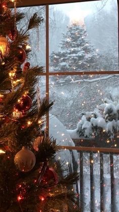 Christmas Cosy Aesthetic, Rustic Winter Wallpaper, Cosy Christmas Wallpaper, Rustic Christmas Pictures, Rustic Christmas Wallpaper, Cottage Christmas Aesthetic, Christmas Aesthic, Warm Christmas Wallpaper, Rustic Christmas Aesthetic