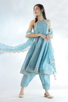 Shop for Mehak Talreja Couturre Blue Organza Halter Neck Anarkali Set for Women Online at Aza Fashions Halter Neck Punjabi Suit, Halter Neck Suits Indian, Indian Casual Wear Women, Halter Neck Kurti Designs, Halter Neck Anarkali, Sleeveless Suit Design, Halter Neck Kurti, Sleeveless Kurti Designs, Sleeveless Kurti