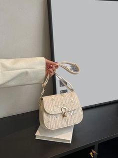 BirdinBag - Mini Embroidered Flap Straw Bag with Floral Design and Metal Lock Braided Bag, Crossbody Bag Women, Lace Flowers, Saddle Bag, Floral Style, Bag Bag, Mini Fashion, White Bag, Fashion Handbags