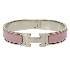 Used Hermes Click Crack Rose Dragee Silver F Engraved Bracelet 0168 Hermes 5i0168ezp5 (Sku: Gzl11i5y) === General === Brand : Hermes === Design === Type : Bangle Gender : Women Material : Metal Color : Rose Dragee, Silver === Size === Length : 16cm / 6.29'' === Included Items === Accessories : None Accessories Notice : Before Purchasing, Please Refer To The Images Of The Accessories Included With The Item. === Condition === Condition : Used (Very Good) Ranking : Rank A Used - A Few Traces Of Usa Hermes Design, Hermes Jewelry, Engraved Bracelet, Metal Color, Luxury Branding, Bangles, Women Jewelry, Bracelet, Silver