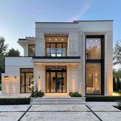 American Home Exterior Design, Pretty Modern House Exterior, Black And White House Exterior Modern Dream Homes, Soft Modern House Exterior, Luxury Tiny House Exterior, Luxury Homes Small, American Exterior House, New Home Architecture, Luxury House Designs Exterior