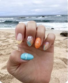 Pretty Beach Nails Summer, Nails Beachy Vibes, Acyrilics Nails Beach, Nail Art Beach Vacation, Summer Beach Nails Simple, Summer Nails 2023 Fruit, Nail Inspiration Vacation, Beach Vac Nails, Cute Travel Nails