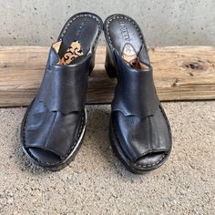 Born Women's Black Leather Open-Toe Clogs. Medium Heel (Around 2"). Style And Catalog Is M/W W3098 I6 Size 6 (Eu 36.5) New Without Tags. Great Condition. Never Been Worn. Offers Welcome. Shoes Size 6, Born Shoes, Black Leather Heels, Comfort Shoes, Mule Clogs, Mules Shoes, Comfortable Shoes, Open Toe, Clogs