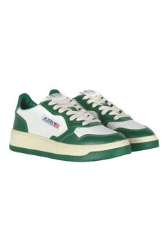 White and green leather sneakers with cream sole from Autry. - fit the true size - composition: 100% leather - made in extra EU | Autry Women's Sneakers Medalist in White | FW23/24 Autry Sneakers Outfit, White And Green Sneakers, Autry Shoes, 80s Sneakers, College Shoes, Autry Sneakers, Spring Clothes, Green Sneakers, Cute Sneakers