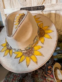 Sunflowers Hand Burned and Painted on Either an Off-white or Light Beige Suede Cowboy Hat. Silver Plated With Little Teal on Hat Band. - Etsy Painted Cowboy Hats, Art Hats, Hat Art, Suede Hat, Hand Burn, Painted Hats, Feather Hat, Diy Hat, Hat Ideas