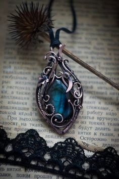 Diy Jewelry Pendants, Trendy Jewerly, Jewerly Making, Magical Jewelry, Vintage Jewelry Necklace, Labradorite Necklaces, A Necklace, Fantasy Jewelry, Dream Jewelry