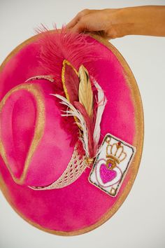 COURT CARD RANCHER HAT | Judith March Queen Card, Judith March, Rancher Hat, Races Fashion, Derby Day, Pink Feathers, Hat Hairstyles, Gold Accents, Hat Fashion