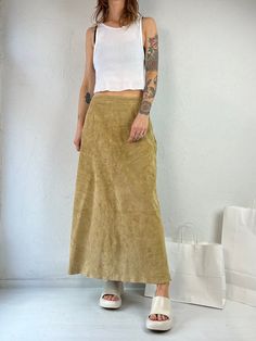 "- Stan Herman tan suede leather maxi skirt - Lined with a zipper up the side - Elastic at the waist - Made in China - Tagged 10  Waist: 27\" Hip: 20\" Length: 35.5\"" Suade Skirt, Leather Maxi Skirt, Midi Skirt Outfit, Rayon Blouse, Maxi Skirt Outfits, Denim Midi Dress, Womens Skirts, Vintage Suede, Suede Skirt