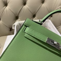 New arrival in stock 3i avocado green Mini 2nd generation 2nd generation original epsom leather silver buckle top full hand-stitched Buckle Top, Lv Purse, Lv Shoes, Lv Belt, Lv Handbags, Lv Wallet, Avocado Green, Basket Bag, Brown Silver