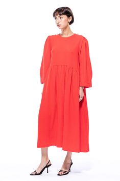 We updated our fan favorite Spring Garden 2.0 , adding a full length sleeve for a more elevated look. Still with the same voluminous skirt for lots of fun. Voluminous Skirt, Pleated Sleeves, Cotton Maxi, Spring Garden, Free Size, Dress Length, Length Sleeve, Full Length, Relaxed Fit