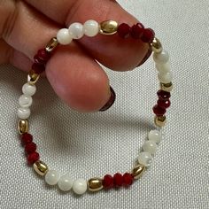 Red Agate And Faux Pearl Elastic Bracelet Brand New Adult Size Handmade With Gold Filled Balls Red Agate Beads And Faux Pearls Water Safe Color Wont Change Or Fade Diy Red Jewelry, Bracelet With Small Beads, Red Pearl Bracelet, Red Bracelet Ideas, Fall Beaded Bracelets, Christmas Beaded Bracelets, Beaded Bracelets Ideas, Minimalistic Bracelet, Letter Bead Bracelet