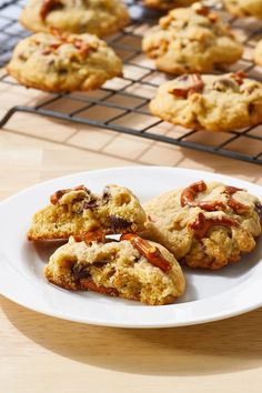 several cookies on a white plate next to a cooling rack