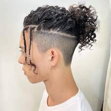 Undercut Curly Hair, Long Curly Hair Men, Haircut Selfie, Photo Hijab, Curly Hair Fade, Man Bun Hairstyles, Curly Bun Hairstyles, Hair Man, Faded Hair