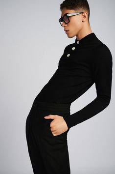 Overview:Made from 100% extra-fine merino wool. This black long-sleeve polo shirt features 3 shell pearl buttons Highlights:- Black Merino Wool- Concealed placket- Ribbed collar, cuffs, and waistband- 3 shell buttons- Gender-neutral Size & fitting:- Model measures: Height 1.86cm; Chest/Bust 93cm; Waist 77cm; Hip 93cm- Model wears a size M Info & Care:- Merinos Extrafine Wool 100%- Hand wash About the brand: At Mercader, we anticipate a movement in fashion on the impact of Seasonless, Genderless, Fine Knit Button-up Top For Work, Formal Merino Wool Top For Fall, Classic Fall Henley For Work, Classic Fall Henley For Workwear, Cashmere Tops With Buttons For Work, Fall Cashmere Tops With Button Closure, Formal Merino Wool Fine Knit Top, Fall Henley Shirt With Button Closure For Workwear, Cashmere Polo Sweater For Work With Button Closure