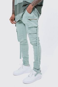 It's cargo season. Step up your style game with our trending men's cargo jeans. These aren't just any jeans; they're a fusion of functionality and fashion. Discover everything from edgy zip detailing to eye catching slogan prints. Choose from slim-fit for a more tailored look, relaxed-fit for comfort, or straight-leg for a classic, versatile style. The additional cargo pockets add practicality without compromising on sleekness. Our cargo jeans and denim give you the chance to elevate any outfit. Stretch Strap, Gym Hoodie, Tall Hoodies, Tall Pants, Jeans Cargo, Style Cargo, Mens Cargo, Sweatshirt Set, Denim Details