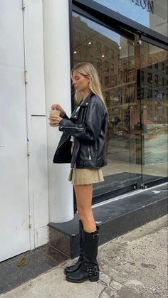 Trendy Boots Outfit, Buckle Biker Boots Outfit, Boots With Buckles Outfit, Outfit Inspirations 2024, Buckled Boots Outfit, Trendy Outfit 2024, Styling Biker Boots, Madrid Spain Outfits, Biker Boots Aesthetic