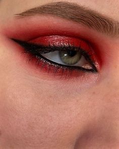 Red And Black Concert Makeup, Clancy Tour Makeup, Twenty One Pilots Concert Makeup, Red Makeup Looks Hooded Eyes, Clancy Makeup, Red Grunge Makeup