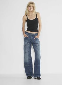 The RE/DONE Mid-rise Workwear Jean is a mid-rise relaxed jeans. These are mid-rise jeans with a relaxed fit through the hips and a long loose leg. They're made from rigid 100% cotton denim. This version comes in a dark indigo wash with a clean hem. Medium Rise Jeans, Mid Rise Jeans Outfit, Fits Aesthetics, Sweatpants Fit, Fall Activewear, Dark Wash Jeans Women, Coquette Outfit, Workwear Jeans, Mid Waist Jeans