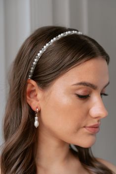 The jewelry is made of pearls and transparent beads! Minimalistic headband that you will for sure like! Upgrade shipping if you need the accessories in rush! https://www.etsy.com/listing/988957763/express-shipping-for-bridal-headpiece?ref=shop_home_active_6&frs=1 For USA and Canada citizens only, other countries have express shipping from the start. If you didn't find anything that you wanted, but you really like my pieces and style, you can take a look at other works on the Instagram https://ww Pearl Headband Short Hair, Dainty Bridal Headband, Simple Bridal Hair Accessories, Simple Wedding Headband, Simple Hair Piece, Pearl Headband Hairstyles Wedding, Pearl Headband Wedding Short Hair, Bridal Hair Pearl Headband, Hairstyle With Pearl Headband