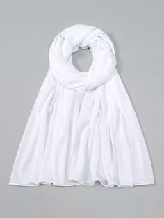 White Shawl Hijab, Off White Hijab, White Scarf Hijab, Modest Hijabi Outfits, White Hijab, Makeup Hijab, Jersey Scarf, Hijabi Outfit