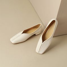 These loafers are designed in a timeless, minimal silhouette, so you'll be sure to wear them often. Made from soft leather, soft bottom that ensure all-day comfort. Wear yours with tailoring and denim alike. Color: Apricot/Black/BrownMaterial: SheepskinLining: Genuine LeatherInsole: SheepskinSole: RubberHeels: 2.5 cm/0.98"Weight: 0.19kg Each Shoes (measured size 7)Fit: Medium to Wide, Runs Normal.Origin: Made in China Production Time: About 5-7 days (Any exceptional case will email you, Please p Oxford Boots, Buckle Ankle Boots, Slip On Loafers, Comfort Wear, Western Cowboy Boots, Flat Boots, Spring Shoes, Womens Boots Ankle, Black Ankle Boots