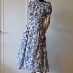 大正洋装な花柄ヴィンテージワンピース Spring Floral Print Mid-length Puff Sleeve Dress, Spring Mid-length Puff Sleeve Dress With Floral Print, Fitted Puff Sleeve Dress With Ditsy Floral Print, Elegant Vintage Fashion Dresses With Floral Print, Fitted Floral Dress With Ditsy Print For Casual Occasions, Feminine Spring Vintage Dress With Puff Sleeves, Floral Print Puff Sleeve Midi Dress, Floral Print Puff Sleeve Midi Dress For Daywear, Floral Print Midi Puff Sleeve Dress For Daywear