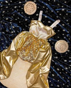 Hand Cut Sun on bodice, sequins romper, and golden half skirt. Measurement: 21" chest and 25" half skirt.  Perfect for birthdays, events or photoshoots!  Size available : RTS 3T 1 Available Made to Order: Sizes 2T-5T  Shipping US 3-5 days (RTS)   MTO turn around time (up to 4 weeks) Sequins Romper, Skirt Measurement, Circus Costume, Sequin Rompers, Golden Sun, Half Skirt, Halloween Outfit, Gold Shimmer, Girls Rompers