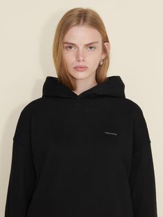 Our Relaxed hoodie makes a timeless addition to your casual edit. Made from pure organic cotton, it has ribbed edges and a logo at the chest. Style yours with the matching Relaxed sweatpants. Basic Hoodie With Ribbed Cuffs For Loungewear, Relaxed Fit Hooded Sweatshirt With Ribbed Collar, Everyday Sweats Hoodie With Ribbed Cuffs, Everyday Sweats With Ribbed Cuffs And Hoodie, Oversized Athleisure Hoodie With Ribbed Collar, Solid Color Hoodie With Ribbed Collar For Streetwear, Hooded Sweatshirt With Ribbed Collar For Loungewear, Relaxed Fit Hoodie With Ribbed Collar, Casual Hoodie With Ribbed Collar For Loungewear