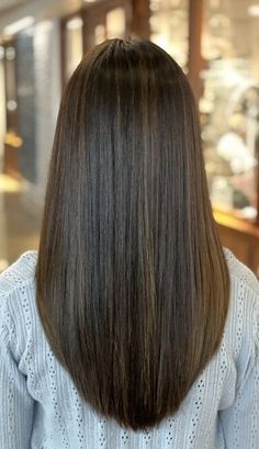 Round One Length Haircut Long, U Shaped Vs V Shaped Hair, Medium V Shaped Haircut, Long Oval Haircut, U Shape Long Hair, Straight Hair From The Back, V Shape Haircut Short, V Shape Hair Medium, V Shape Haircut Medium