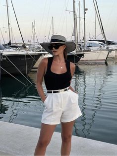 Black and White Basics,Casual Collar  Paper   Embellished   Women Accessories White Shorts Outfit, Italian Summer Outfits, Chique Outfit, Classy Summer Outfits, Style Casual Chic, European Summer Outfits, Chique Outfits, Europe Outfits, Italy Outfits