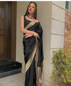 Saree Hairstyles, Saree Wearing Styles, Sarees For Girls, Indian Sari Dress, Indian Fashion Saree, Saree Designs Party Wear, Saree Design, Indian Bridal Fashion