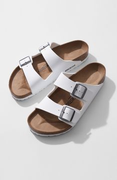 These earthy sliders pair a smooth upper with the legendary footbeds that mimic the shape of your feet to provide excellent, cushioned support. Contoured footbed Synthetic upper/leather lining/EVA sole Made in Germany Men's Shoes