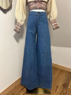 Lovely pair of 1970s flares, from brand 'Inega' , in good vintage condition, these have had repairs here and there but are in great condition, mega flare. Best fit a UK 6-8 waist 28" rise 11" hip 32" length 35" #vintage #70s #1970s #60s #flares Bottoms Outfit, Bell Bottoms Outfit, 70s Jeans, Womens Trousers, Flared Jeans, Christmas List, Bell Bottoms, Vintage 70s, Trousers Women