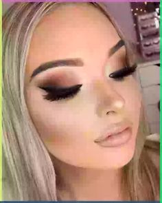 Keep up with the makeup trends and try this Smokey Eyes Ideas that looks great and blends right and can be use for glam events are everyday Eyes Ideas, Eye Tutorial, Eyeshadow Palettes, Smokey Eyes, Smokey Eye Makeup, Makeup Trends