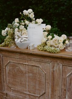 Looking for inspiration for your wedding welcome table? Check out these stunning wedding welcome table ideas for your big day! From elegant floral arrangements to personalized signage, these ideas will make your guests feel truly welcomed. Create a memorable first impression with these beautiful decor ideas for your wedding welcome table. Villa Inspired Wedding, Chic Italian Wedding, Meditterean Wedding, Wedding Florals Table, Wedding Bar Decorations, Wedding Welcome Table Ideas, Welcome Table Ideas, French Provincial Wedding, Classy Timeless Wedding