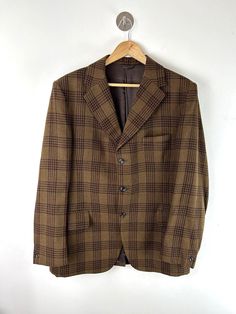 For sale is a 'Lynton' mens tailored brown check tweed 3 button blazer Made in England, Dates 1960s, 100% pure wool Tagged size 42R (last digits on 'ticket code' inside I think) Jacket measures  22.5'' pit to pit  21'' waist  19'' shoulders  33'' sleeve from centre collar to cuff end along shoulder  30.5'' length from below collar to bottom hem on back  Good vintage condition, gently worn with no past signs of wear Shipped safely and securely  See my positive feedback ! Brown Flat Front Suit For Fall, Brown Flat Front Suits For Fall, Brown Single Button Fall Suit, Brown Single Button Tweed Jacket For Fall, Brown Sport Coat For Workwear, Brown Wool Sport Coat With Flat Front, Brown Single Button Tweed Business Jacket, Brown Single Button Tweed Jacket For Business, Brown Flat Front Suits For Winter