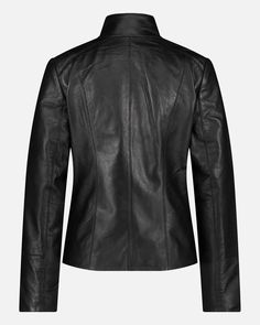 Stand out from the crowd with our Amsterdam Heritage leather jacket Chicago. Made from premium lambskin that is expertly handcrafted by our artisans, this jacket is designed to impress with its superior quality and style. Equipped with 2 snap buttoned pockets, inside pocket and zipper front closure. This stylish and versatile piece exudes both elegance and class, thanks to its beautiful minimalist design that is the perfect balance between classic and modern. Designed to last a lifetime through Collarless Leather Jacket, Urban Jacket, Scarf Jacket, Rope Belt, Jean Belts, Vintage Belts, Heritage Collection, Travel Collection, Belted Dress