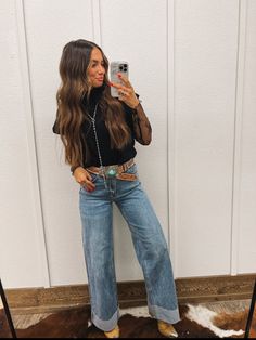 Denim Babes Cuffed High Rise(6117) – theFRINGEDpineapple Nashville In The Fall Outfits, Nashville In Winter Outfit, 90s Western Fashion, Cowgirl Chic Outfits, Western Fall Fashion, Fall Country Concert Outfit, Western Work Outfit, Winter Cowgirl Outfit, Western Business Casual