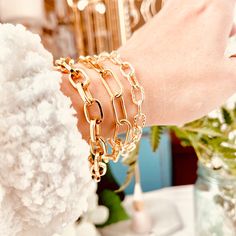 Chic, bold and beautiful!Perfect on its own or layered with other bracelets.Item Details:• This listing is for ONE(1) 14K gold-filled link bracelet.• All metal components are 14k gold filled.• Link Length 12mm, Width 6mmFitted chain bracelet - no extender. Wrist Measurement:1. Wrap a sewing tape measure around your wrist. Measure that length with a ruler.2. Round up to the nearest half-inch so that the bracelet has room to move around. For example, my wrist is 6.25". I round up half an inch to 6 Everyday Chunky Chain Link Bracelet, Chunky Elegant Bracelet For Everyday, Everyday Chunky Oval Link Bracelets, Everyday Gold Chunky Bracelets, Elegant Chunky Gold Bracelets, Elegant Gold Chunky Bracelets, Elegant Chunky Gold Bracelet, Everyday Chunky Yellow Gold Jewelry, Chunky Jewelry With Rectangular Links For Gift